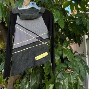 Vintage Y2K Dolcezza black top with an intricate design!